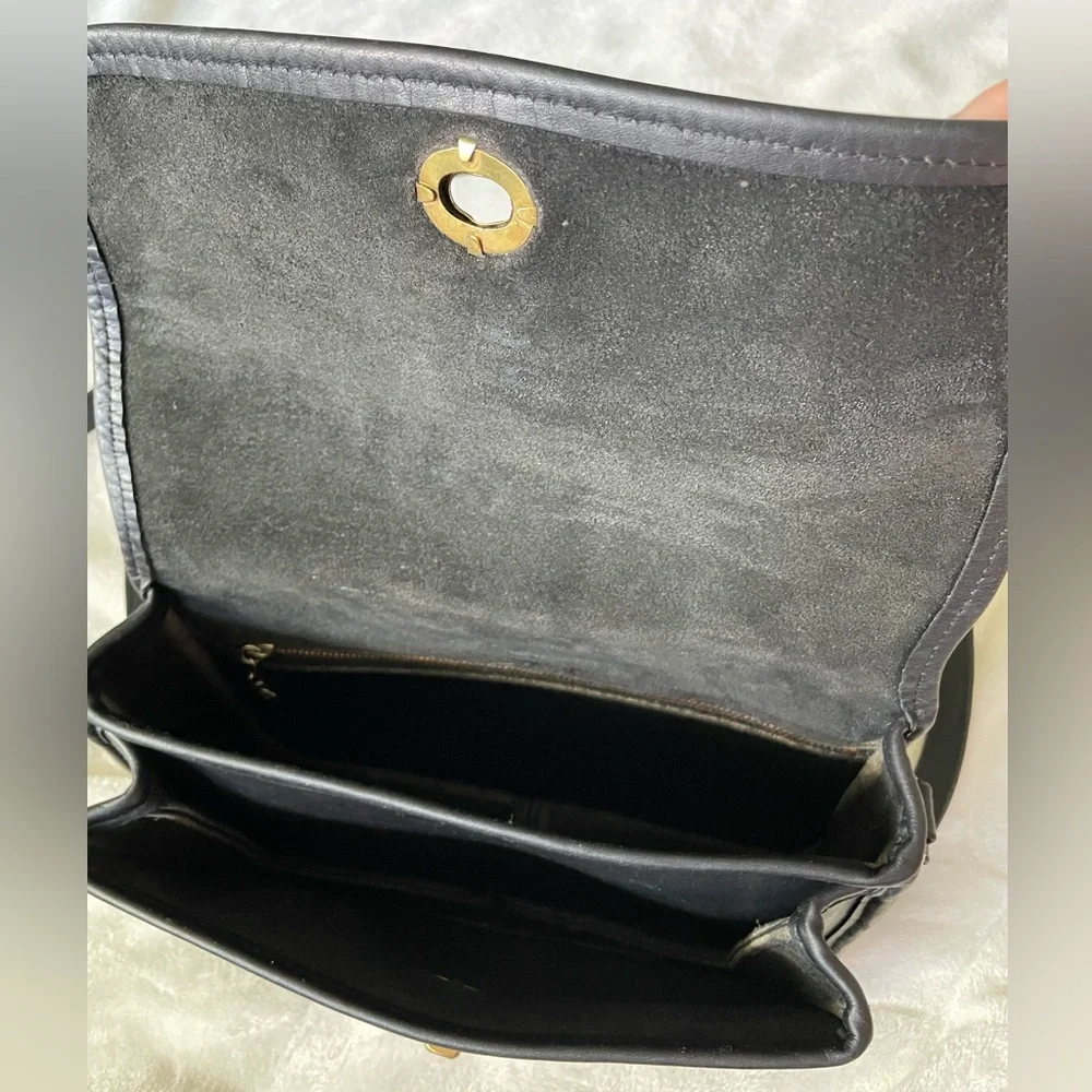 Genuine Vintage COACH Leather Purse - Picture 9 of 15